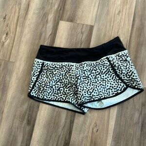 EUC Lululemon run shorts size 8